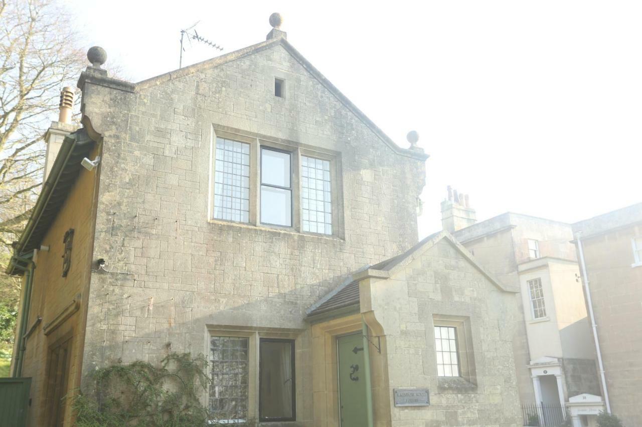 Entire Victorian Lodge In A Privately Gated Estate With Secure Parking For Two Cars And A Newly Refurbished Bathroom Kültér fotó